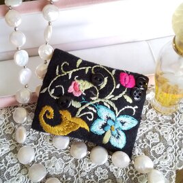 ＊＊優雅なブローチ＊＊〈手刺繍〉の画像