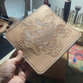 カービングレザーウォレット鯉の滝登り