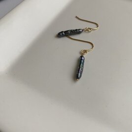 14KGFスティックピーコックカラー淡水パールピアス