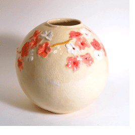 桜浮彫花瓶の画像