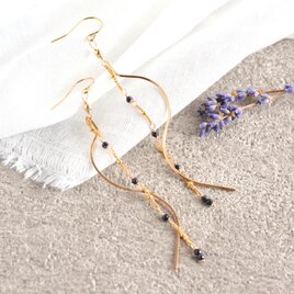 14KGF 小粒 サファイア の ウェーブ ピアス・天然石 ワイヤー ロングピアス・揺れる ゴールドピアス・天然石・プレゼント