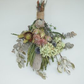 バンクシアとセルリアのスワッグ