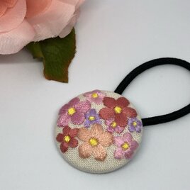 お花の刺繍ヘアゴムの画像