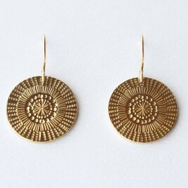 模様を打った 真鍮ピアス／medallion pattern hook earrings circleの画像