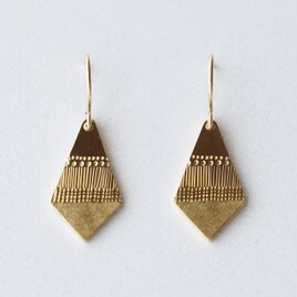 模様を打った 真鍮ピアス／medallion pattern hook earrings chandelierの画像