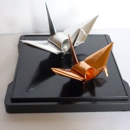 金属板製　折り鶴　２点セット（中、小）の画像