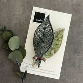 葉っぱオーガンジー刺繍ブローチ(フォレストグリーン)《受注制作》の画像