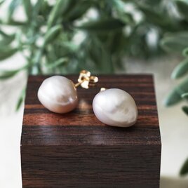 良質大粒バロック真珠の一粒ピアス・イヤリング可・サージカルステンレス　～雪明かり