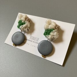 手刺繍ピアス　ー豆子ー　grass green/circle