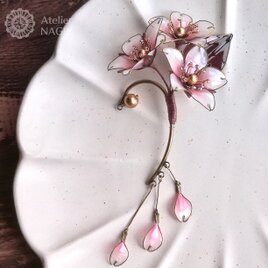 ショートヘアにも桜のイヤーフック