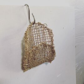 山菜アイコ手紡ぎ糸の壁掛け小物入れの画像