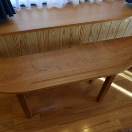 山桜のラウンドテーブル