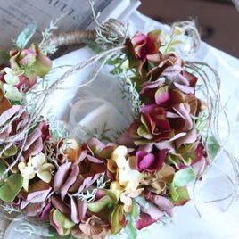 クリスマスローズのクレッシェントリース 造花 | iichi 日々の暮らしを