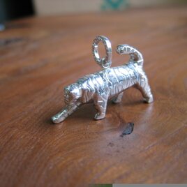 立体トラペンダント