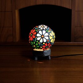 『鞠のランプ 花柄』［ステンドグラス］ランプ  オブジェ 焼物の画像