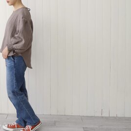 ベルギーリネンで魅せるデザインブラウス　【モカ】