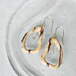 白樺ピアス　《銀色の空》