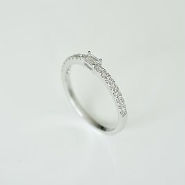 18K バゲットカット・天然ダイヤモンドリング