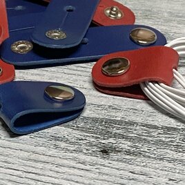 ∽コードホルダー・イヤホンクリップ∽【牛　ヌメ革】赤青２個セット