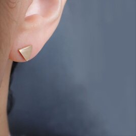 さんかくのピアス｜Triangle Stud Earringsの画像