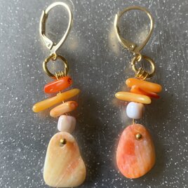 オレンジ珊瑚　フックピアス　ゴールドの画像