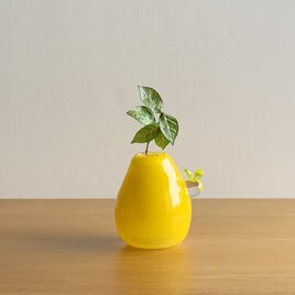芽一輪　　きいろ　一輪挿し　花入れの画像