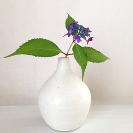 一輪挿し(白マット)Bの画像