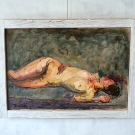 横たわる裸婦