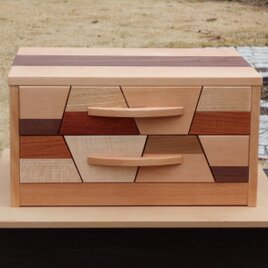 銘木で作った2段の隠し個所付引き出し