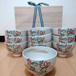 初心者、茶碗、贈り物 山川巌工房造 色絵菖蒲飾り数茶碗（10個セット）  サイズ：直径11.5cm×8cmの画像