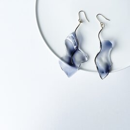 GYU/leaf pierce/navy×gold