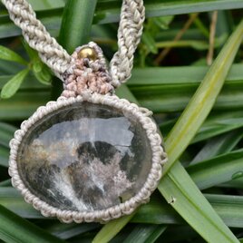 森林と丘の見える★ガーデンルチルクォーツ マクラメペンダントgarm091