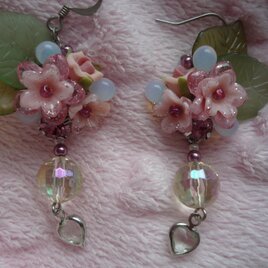 ピンクのブーケのピアス