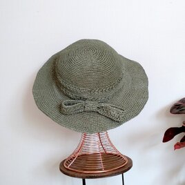 バッグに模様編みリボン付き夏の帽子（ご希望の色で編むことが出来ます）の画像