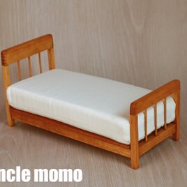 ドール用ベッド　シングル（色：チェスナット）　1/12ミニチュア家具