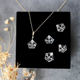 天然石のペンダントネックレス ■ 彫刻入り水晶　インタリオクオーツ ■ フラットペンタゴン