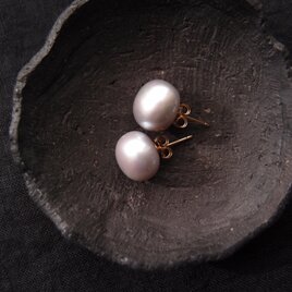 【K14gf】Baroque Pearl Earrings／大粒グレーバロックパール スタッドピアス（Gray）の画像