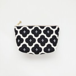 mont bouche フランス生地の花柄マチ付きポーチ(黒・Ｍ)