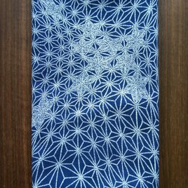 天然藍の型染め手拭い　錐小紋麻の葉の画像