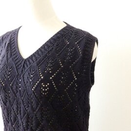 濃紺のウールベスト