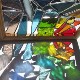 ステンドグラス　ミニパネル　虹色ガラスのパッチワークの画像