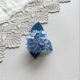 紫陽花の布花コサージュ　ブルーの画像