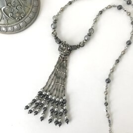 ビーズ タッセル Ｙネックレス　アンティーク シルバー色