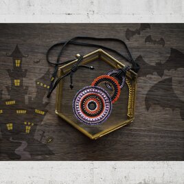アラベスク-ハロウィン色の三輪ネックレス-の画像
