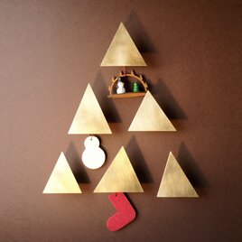 【三角でつくるクリスマスツリー】　- 壁に並べるクリスマスツリー -の画像