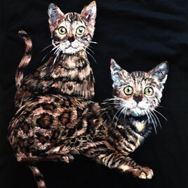 「2匹のベンガル猫」Tシャツ　似顔絵 猫 ペット　お好きなポーズ・写真で♪　リアル描写　綿　名入れ　プレゼントの画像