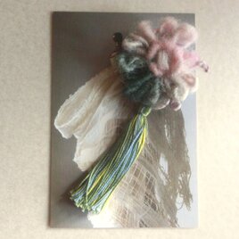 送料が選べる　アートヤーン　お花のブローチ　NO４