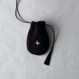 ミニ巾着 お守り袋 ペンダント / Black / cord color：blackの画像
