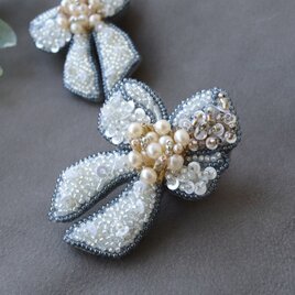 上品な輝きが美しい淡水パールのリボンブローチ、オートクチュール刺繍の『ペルル』の画像