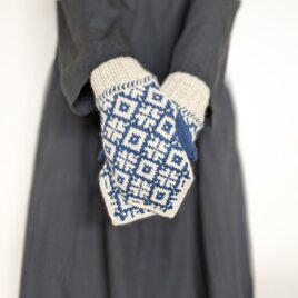 スウェーデン織り柄のミトン /アイボリー x ネービーブルーの画像